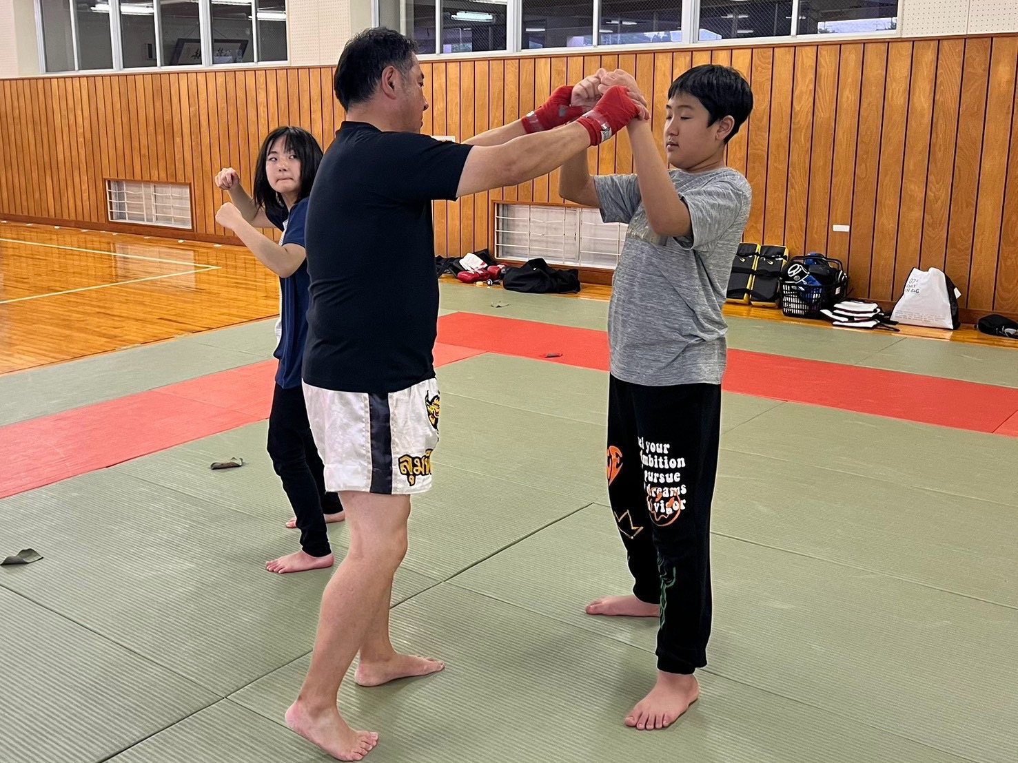お子様も参加する練習風景